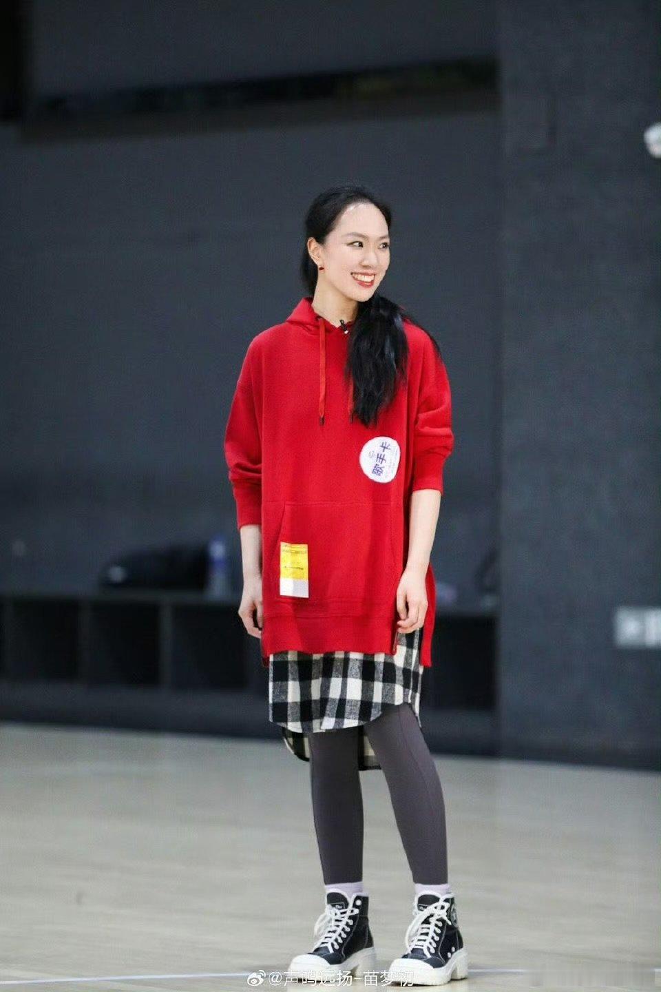 苗梦初淘汰声鸣远扬直播直播里看到苗梦初淘汰的那一刻，满屏都是“舍不得”的心声 