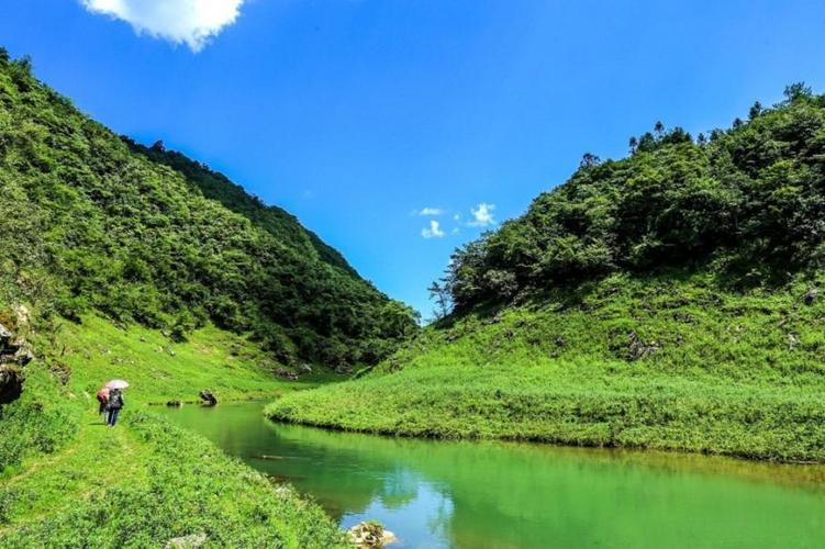 下联是：河南河北都有河