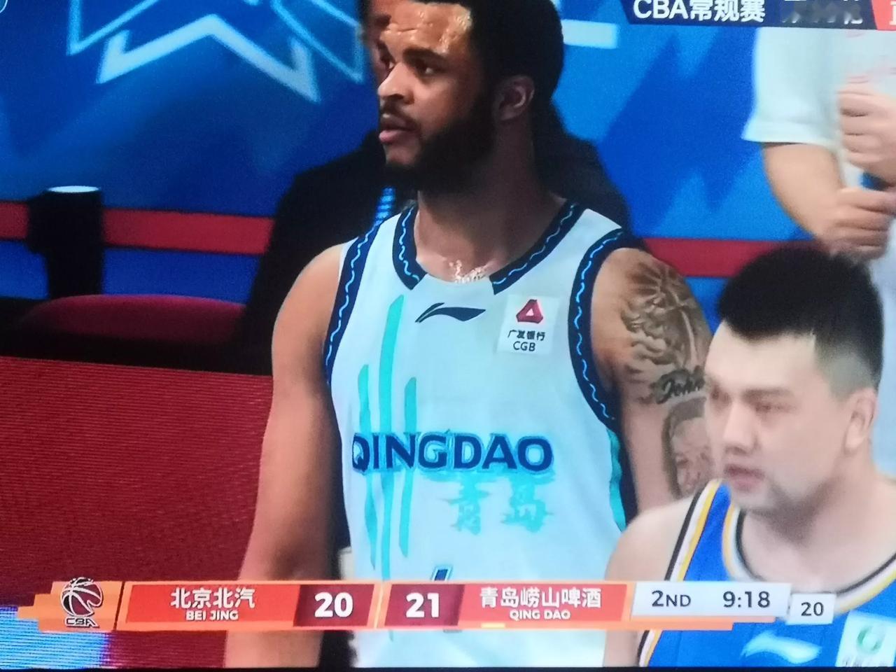 第一节比赛，青岛队用快克制住了北京北汽队的高  21-19领先对手

青岛队客场