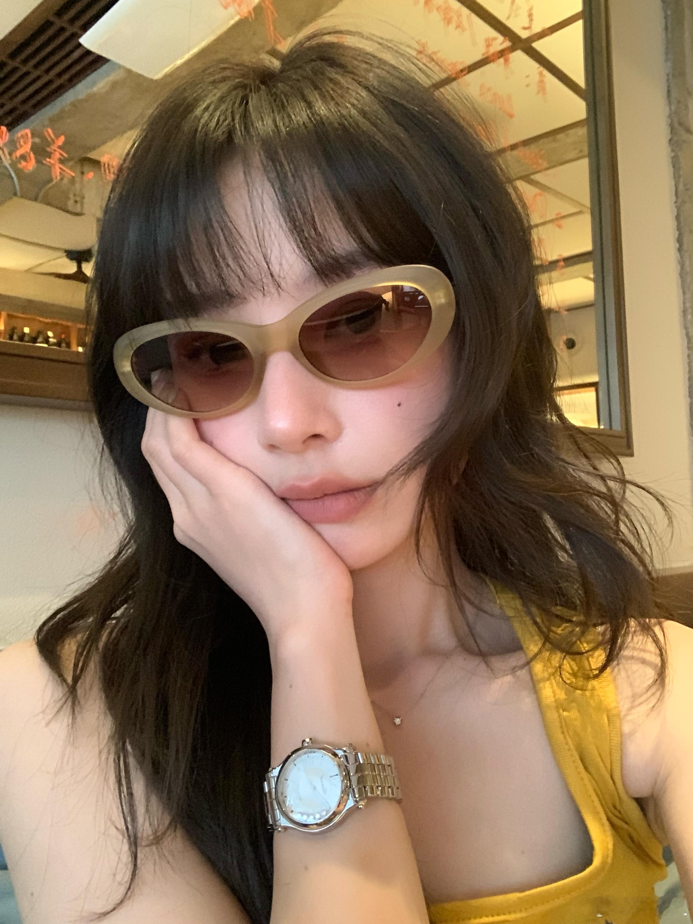 拍了米米嘟照片～上海真好吃啊 回杭州只能吃吃馒头[揣手] ​​​
