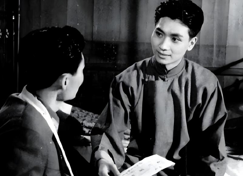 1941 年，四川宣汉的荒山上，地下党员宋更新连中三枪倒在血泊中。特务走后，他强