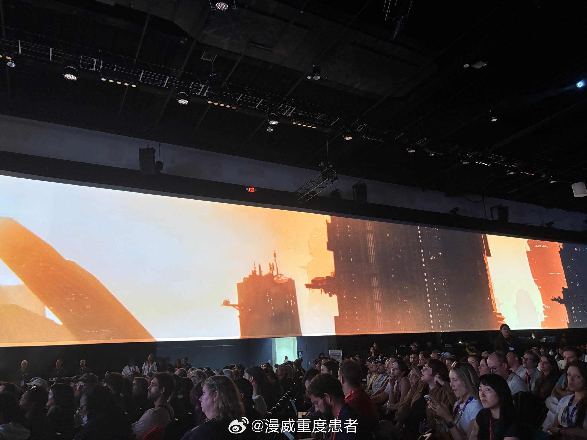SDCC 上更多来自《银翼杀手 2099》的概念艺术。 