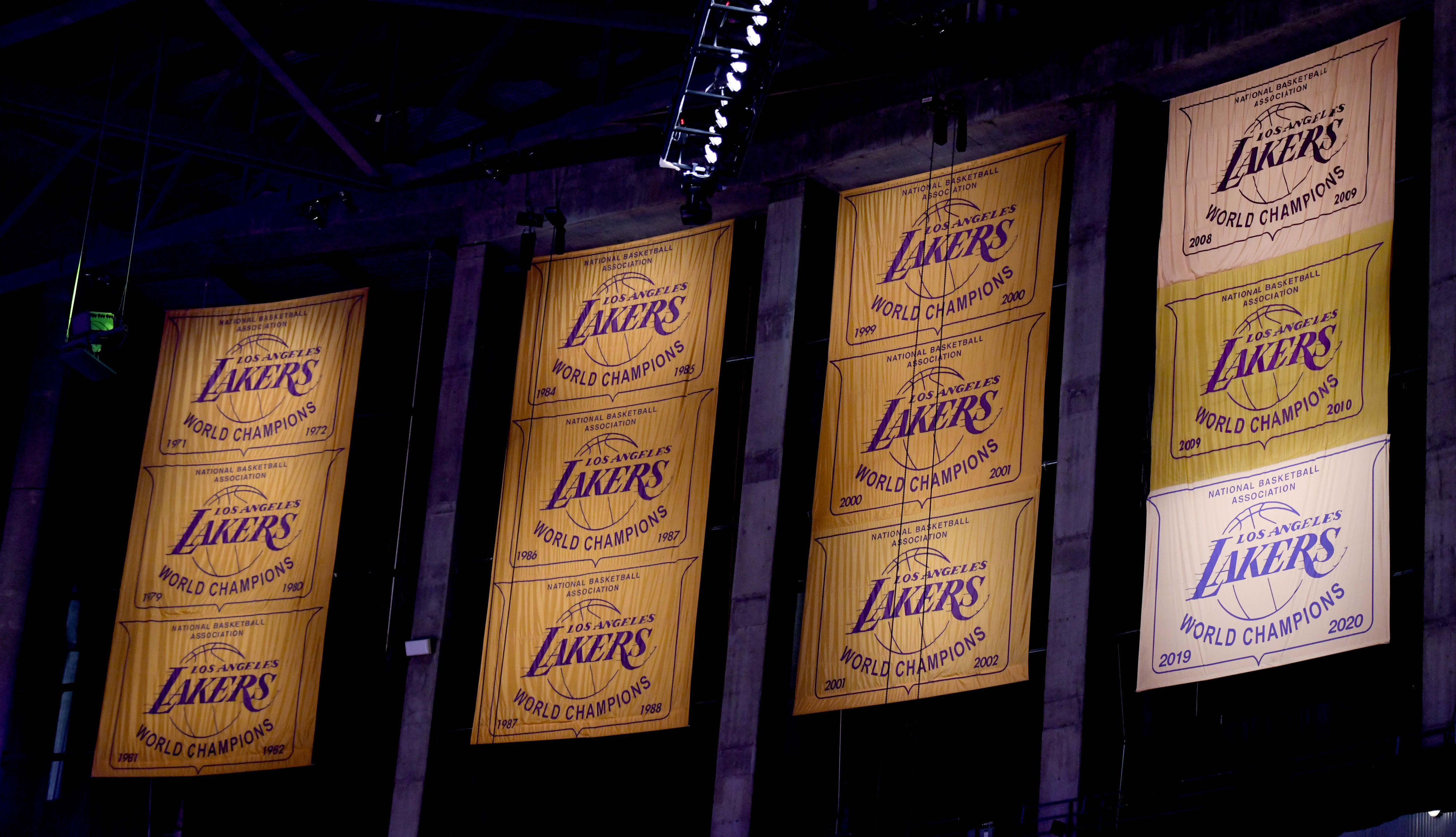 全民皆兵，是湖人过去八场比赛的特点之一。湖人当家球星东契奇在接受采访时曾多次说过