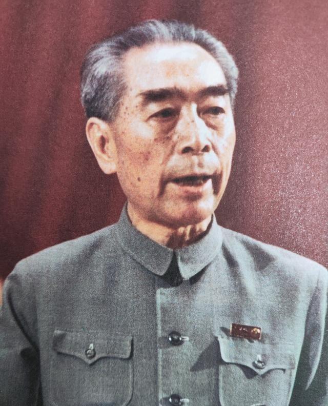 周恩来总理去世后，留下一个至今未解的谜团。这天上午，周总理刚从昏迷中醒来，就动了