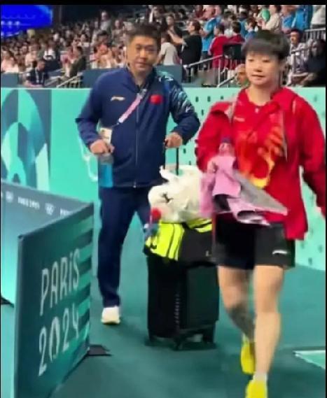 孙颖莎：凭什么她一火，身边人全被“爱屋及乌”圈粉？
 
孙颖莎的影响力，从不是单