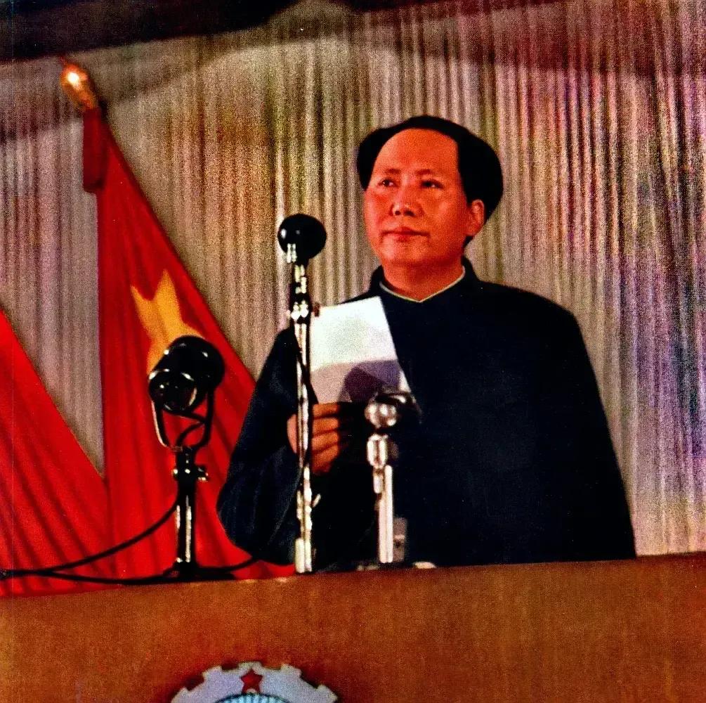 腐败不除，共产党就会失去威望和民心！与腐败作斗争，是我们共产党人的天职，谁也阻挡