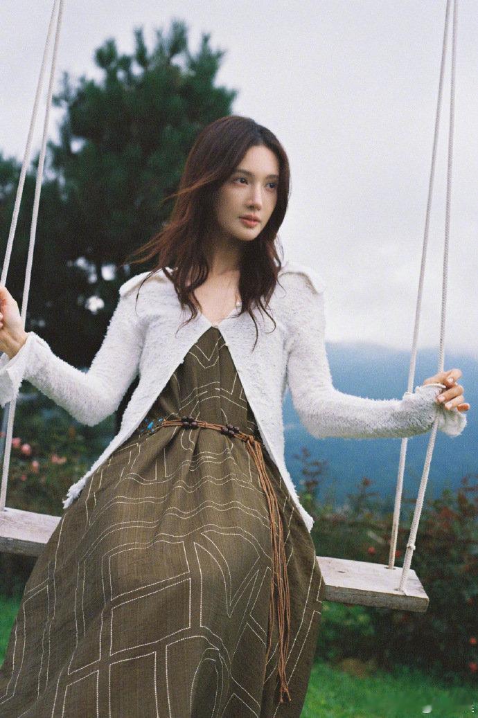 王安宇俩人画画太抽象！金晨指狗为马，王安宇作品看不懂，喜剧效果直接拉满！ 