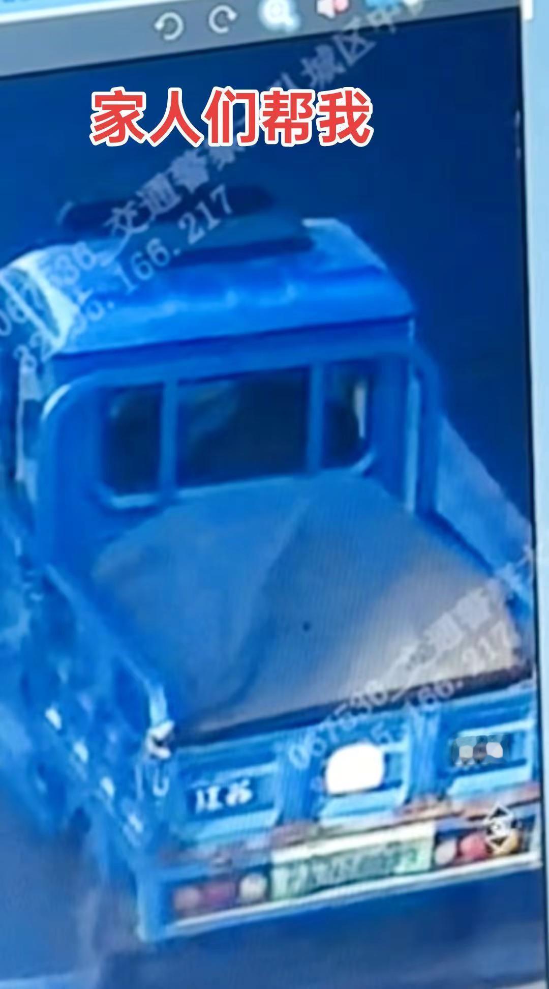 家人们帮我鉴定一下，这两辆车是同一辆车吗？