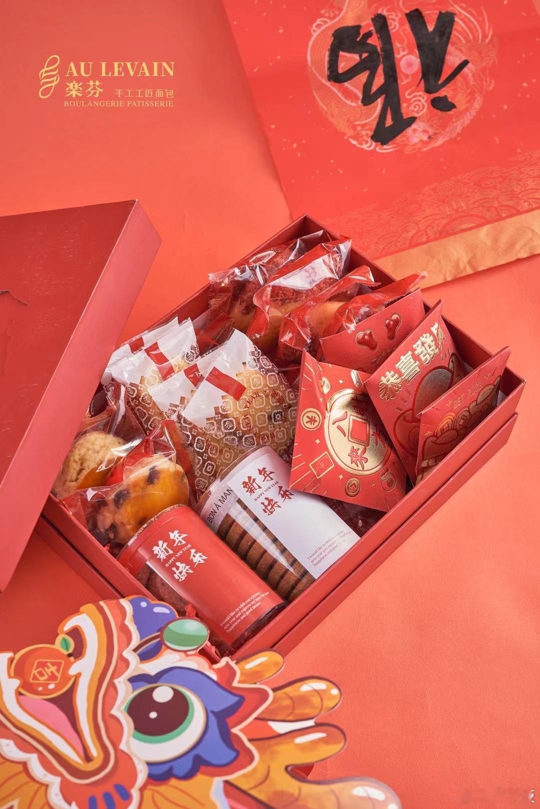 乐芬面包出了个小西点新年礼盒🎁。蓝莓雪球，磅蛋糕，玛德琳，曲奇🍪，巧克力脆脆