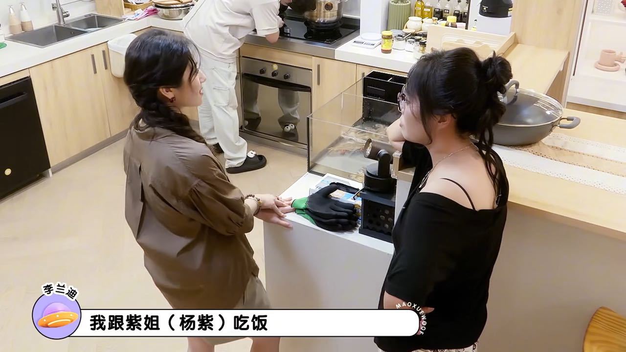 杨紫李兰迪吃饭先团券杨紫李兰迪吃饭aa制毛雪汪 李兰迪和杨紫从团购洗发水聊到吃饭