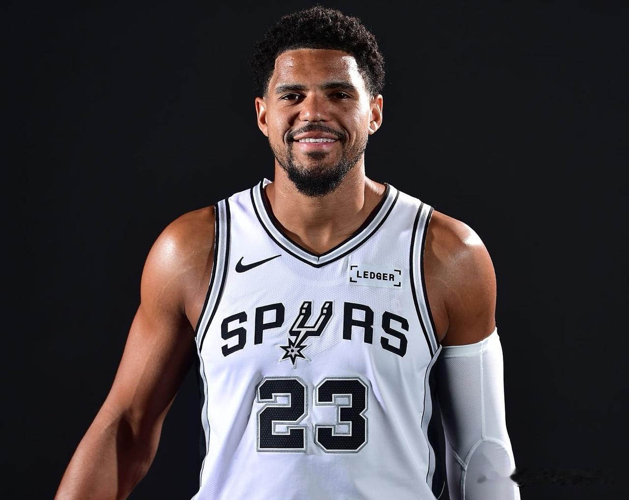 NBA情报局10月05日讯

托拜厄斯·哈里斯属于典型体系型球员，离开适配环境就