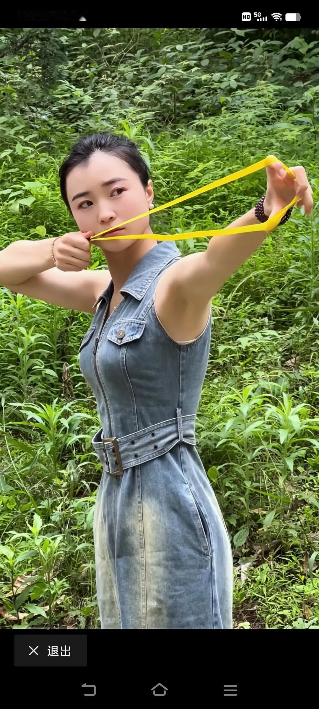 弹弓女侠，弹🈚️虚发，百发百中！#拍摄美丽的姑娘# #疑似最美原创妹# #单独
