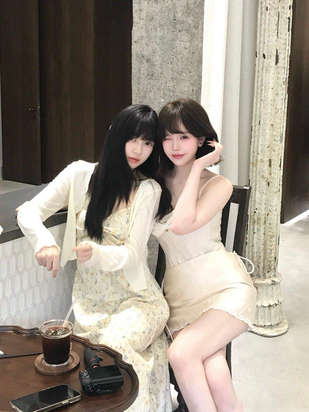 四人约会，外加金猴一个电灯泡[嘻嘻] ​​​
