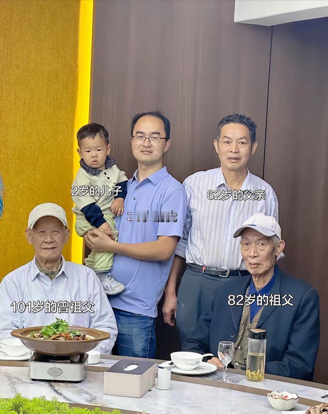 62岁太难了，既当爷爷，又当孙子