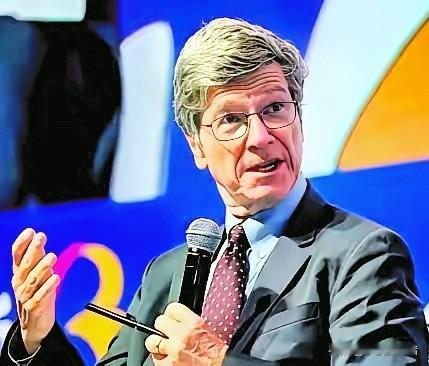 一个美国教授说了句大实话，台下掌声就没停过，他说，两千年，中国，从没跨过那片海去