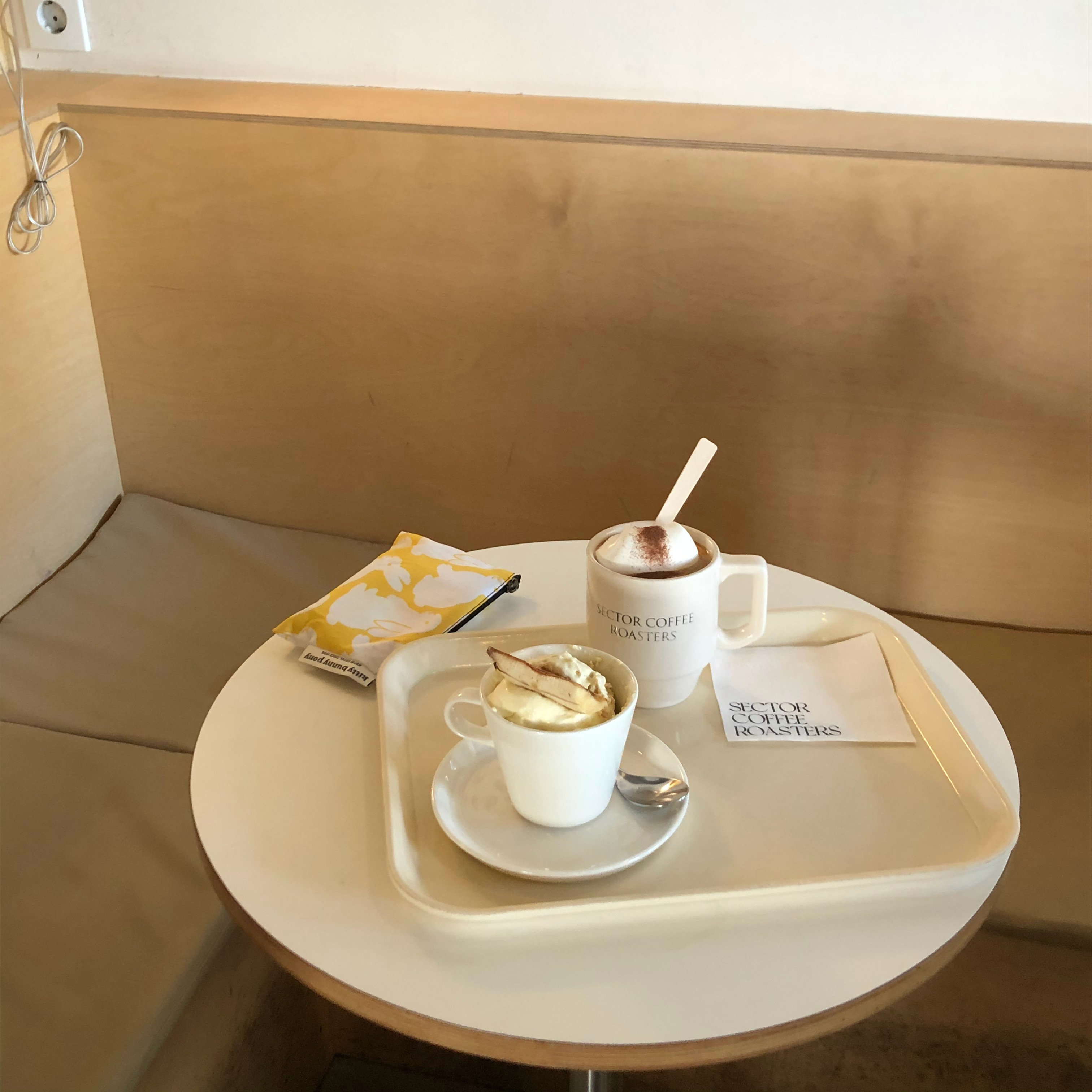 当我跟友说两杯只要50我就知道韩果对我的驯化已经完成了 