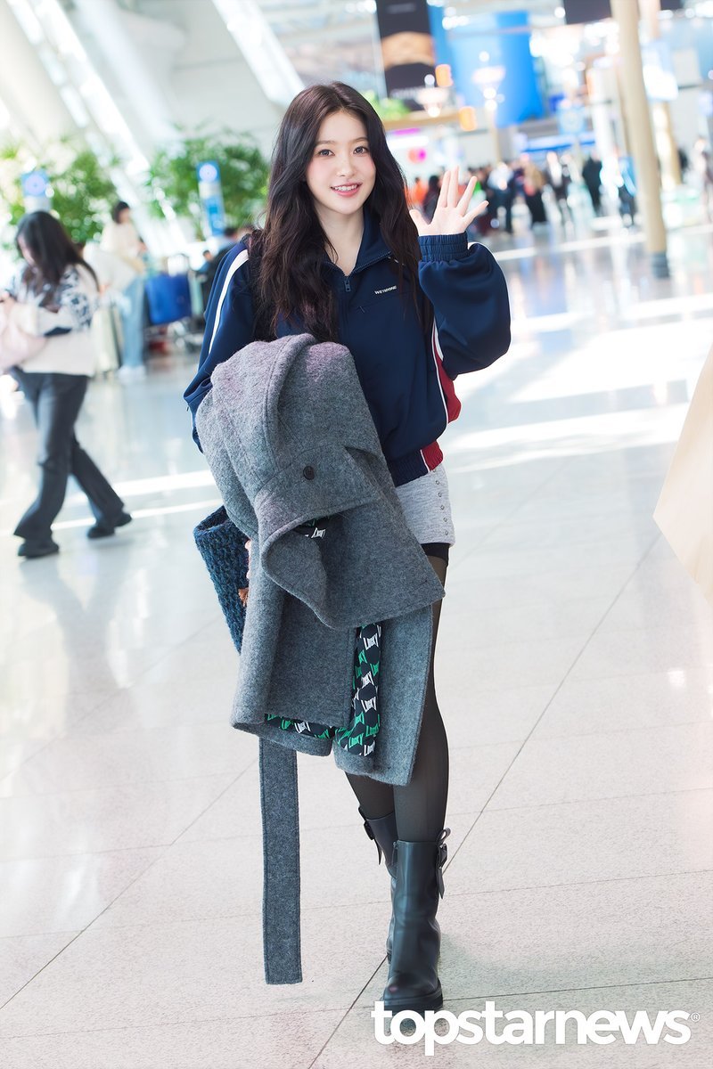 今天出发中国台湾的Red Velvet Yeri机场图，好有清纯初恋美