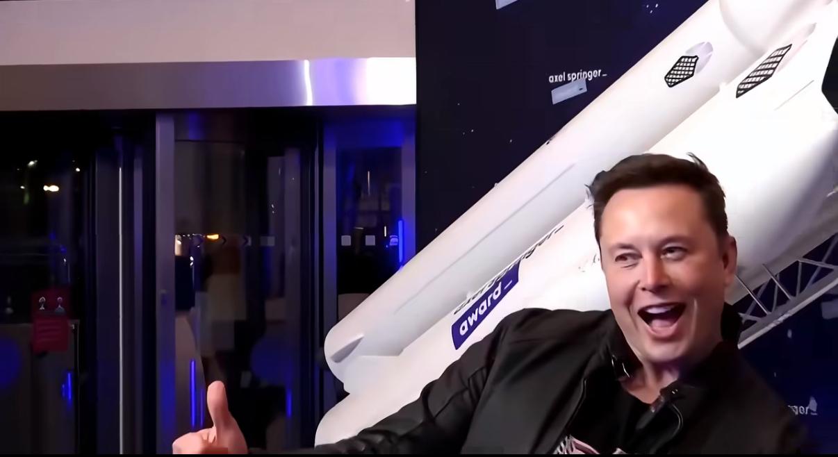 SpaceX 的IPO，使马斯克成为世界上首个账面财富达到万亿美元级别的富豪。马
