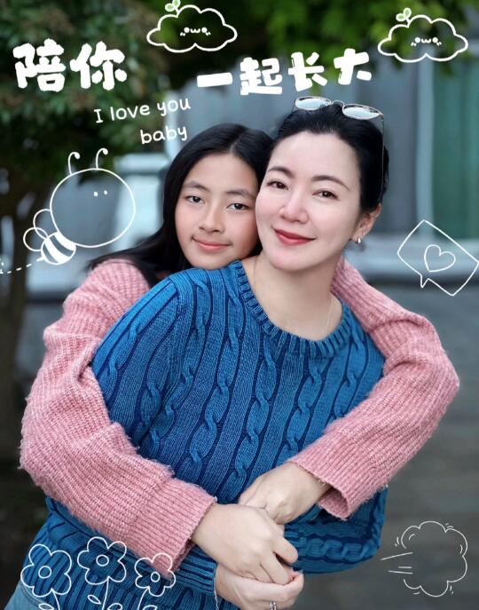 母亲节阿雅晒和女儿合影，阿雅女儿真的好漂亮呀～