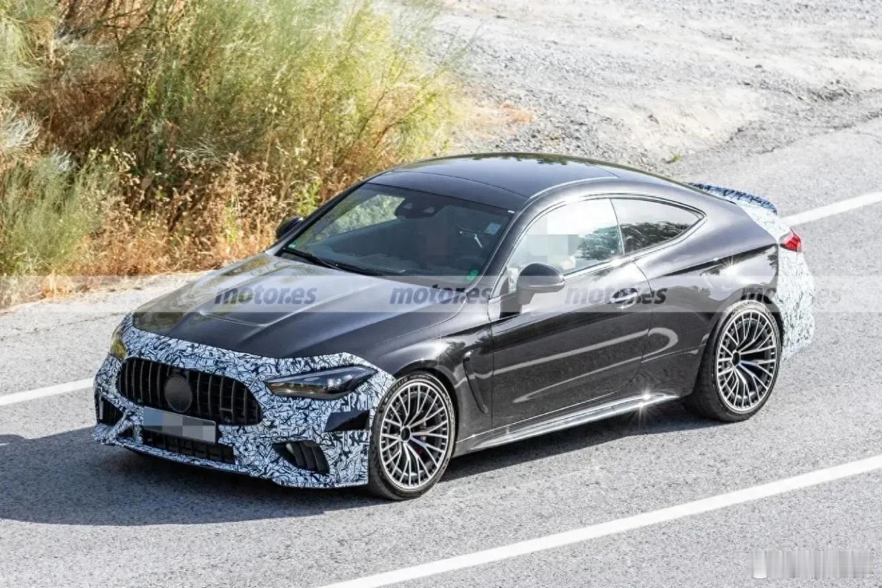 近日，#梅赛德斯AMG CLE 63 Coupe#谍照曝光，动力是新车最大看点。