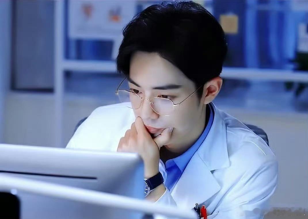 娱乐[超话]肖战无缝进组小城良方 网传肖战将无缝进组《小城良方》，非官宣不约！坐
