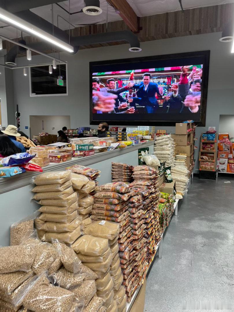 隔了五年的印度美食和超市前面几张和后面几张相差五年，但食物是一种，超市也是一个。