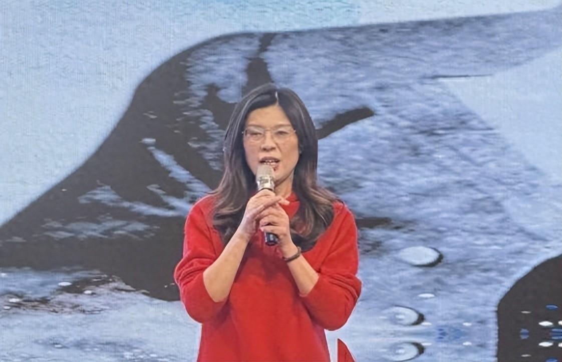 赖清德这次回得很硬，像是没给特朗普留面子。可话刚说完，岛内就有人发现，郑丽文早把