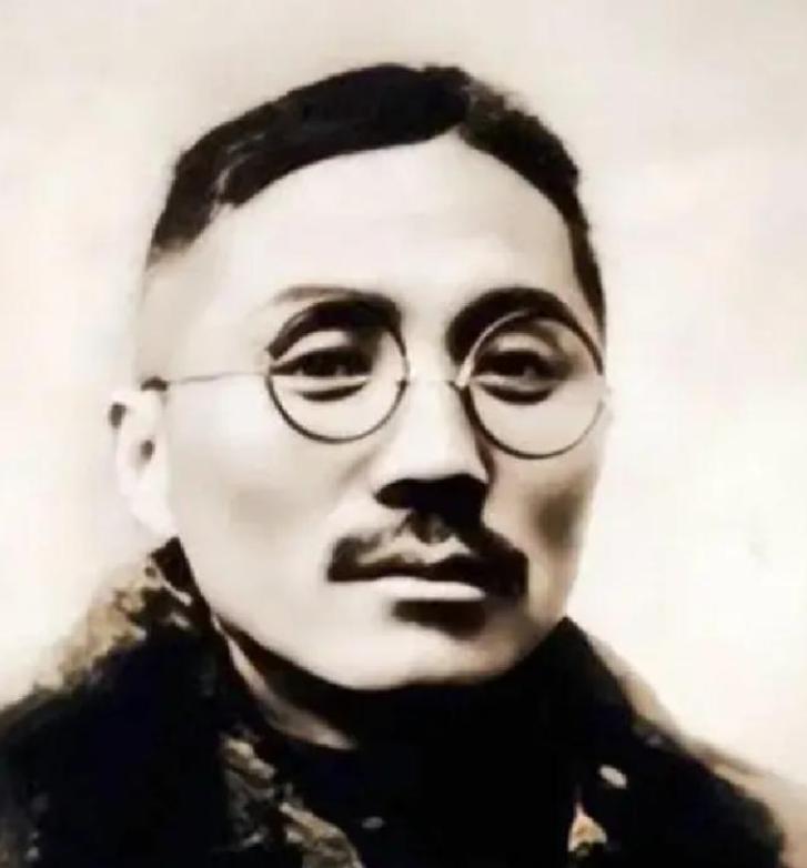 1936年，梧州一间没点灯的屋子里，一代枭雄倒在血泊中，那个让蒋介石睡不着、让杜