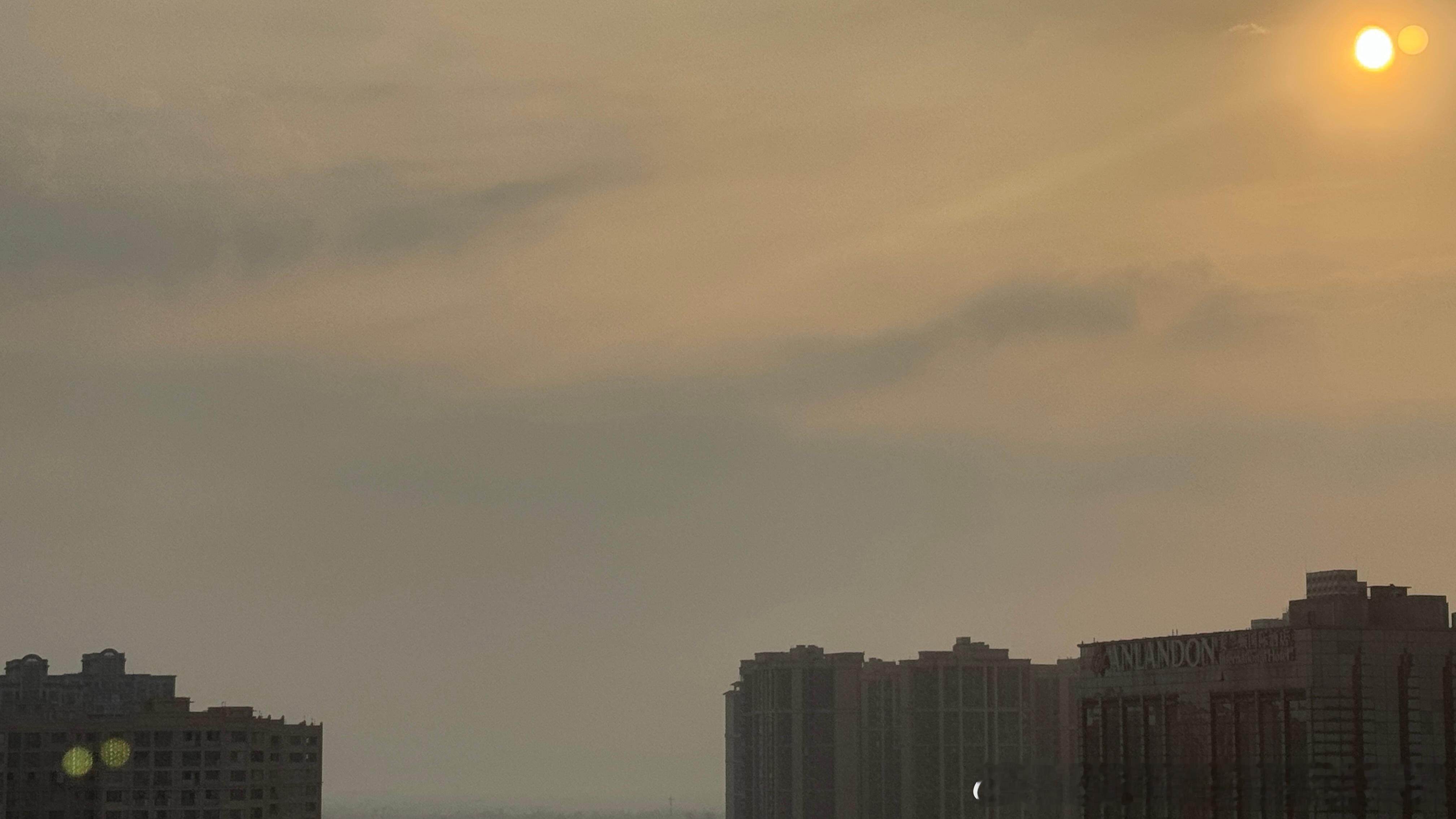 早安  早安！愿你的每一天都如清晨的空气般清新，像绽放的花朵般美丽。勇敢追求梦想