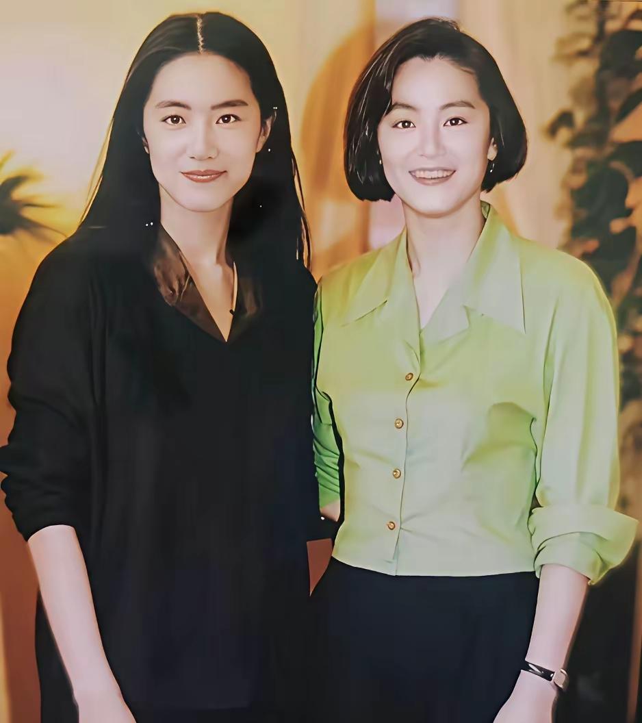 你猜图片上的这两人，哪一个才是真的林青霞？是不是觉得这是一个人，她们长得也太像了