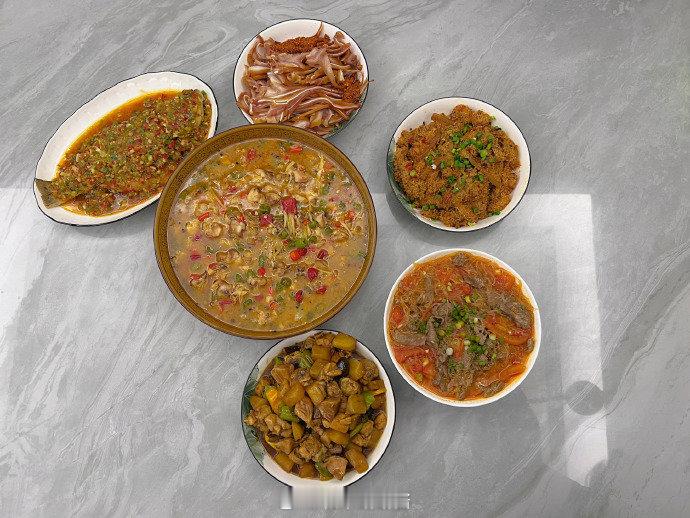 今日份 KPI：把这桌菜吃干净✅JDG 干饭人，干饭魂，吃饱了才是电竞人！202