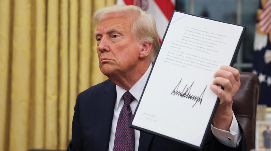 伪和平刀：特朗普的江湖骗局

江湖上忽然冒出个和平委员会。

特朗普提着那把名震