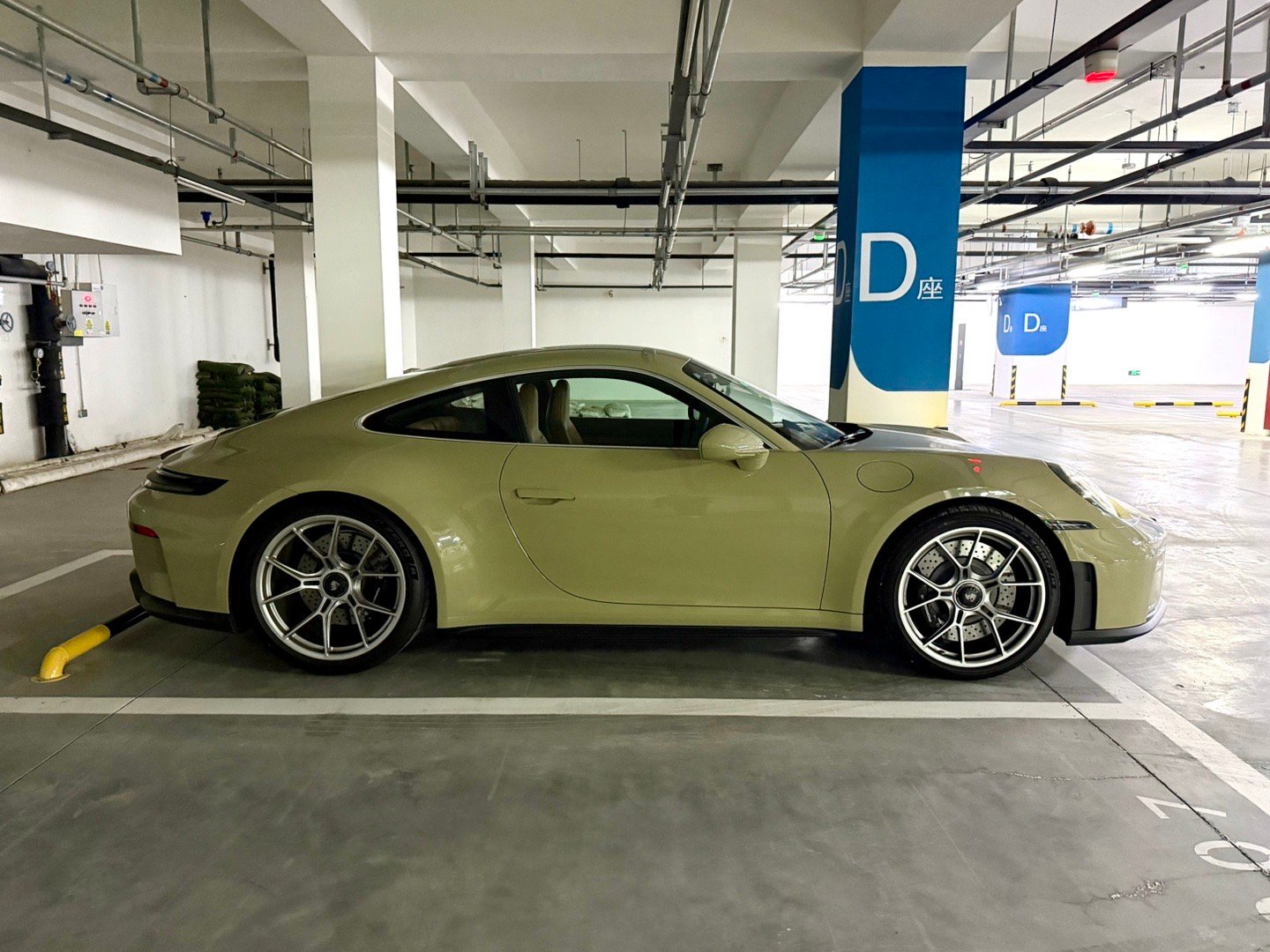 某顶流前辈，PTS配色992.2 GT3 Touring都开上了啊，实力太强了