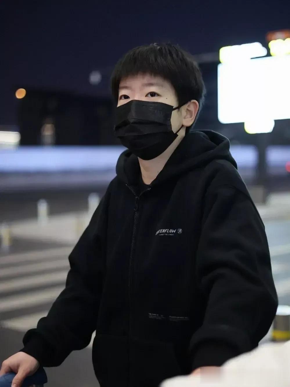 国乒女队抵达日本，出战总决赛
比赛时间：12月15日-17日
比赛地点：日本名古