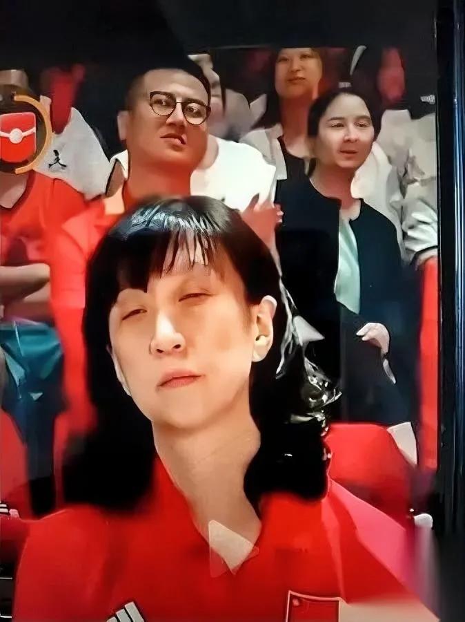 昨天曼谷颁奖礼

太炸了

谁能想到出这么戳人的场面？

朱婷断层拿下四万三千张