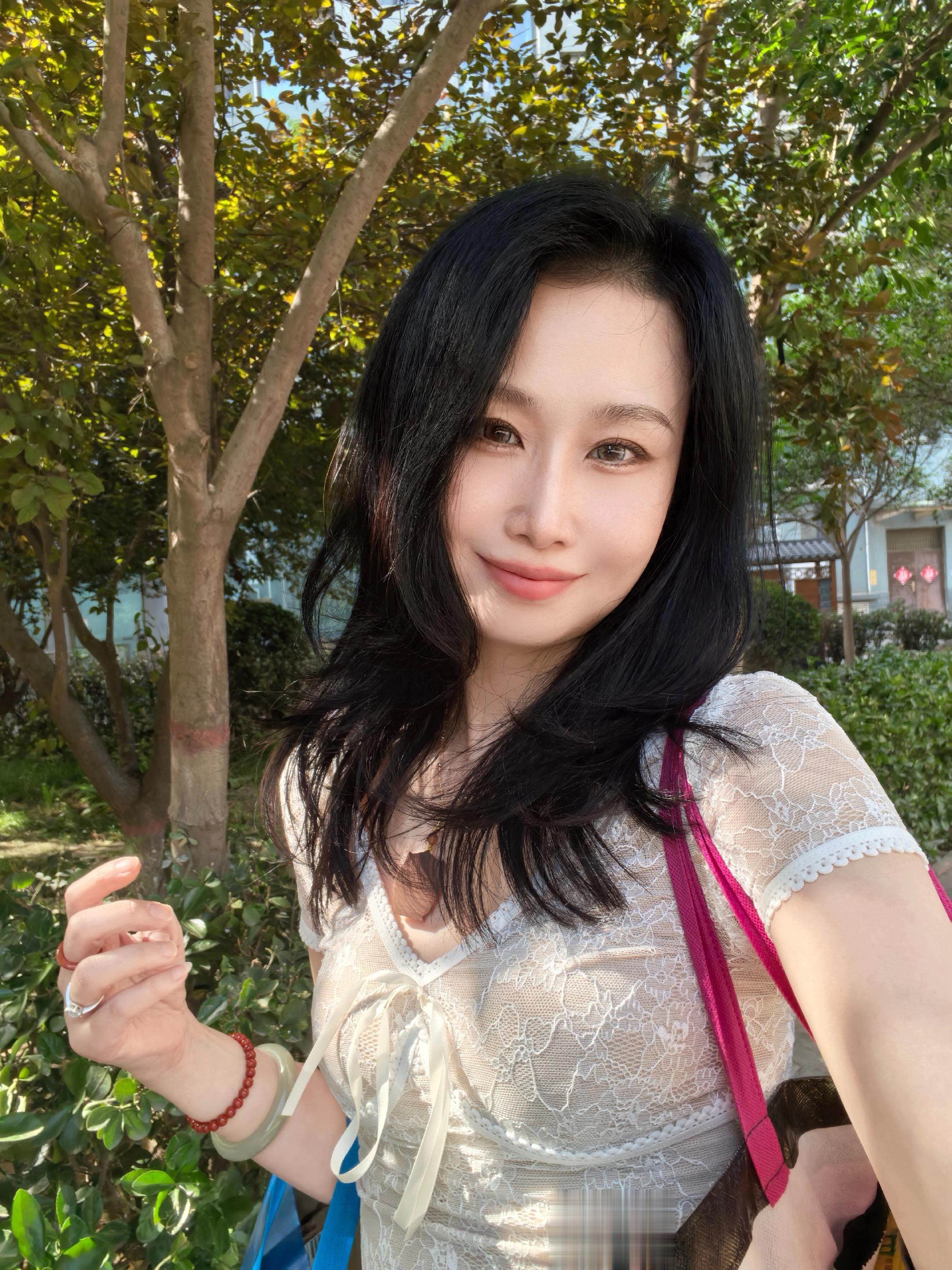 蜜妮。完了，已经开始喜欢这个调调了，作为年近四十二的老阿姨，不抢鸡蛋是...