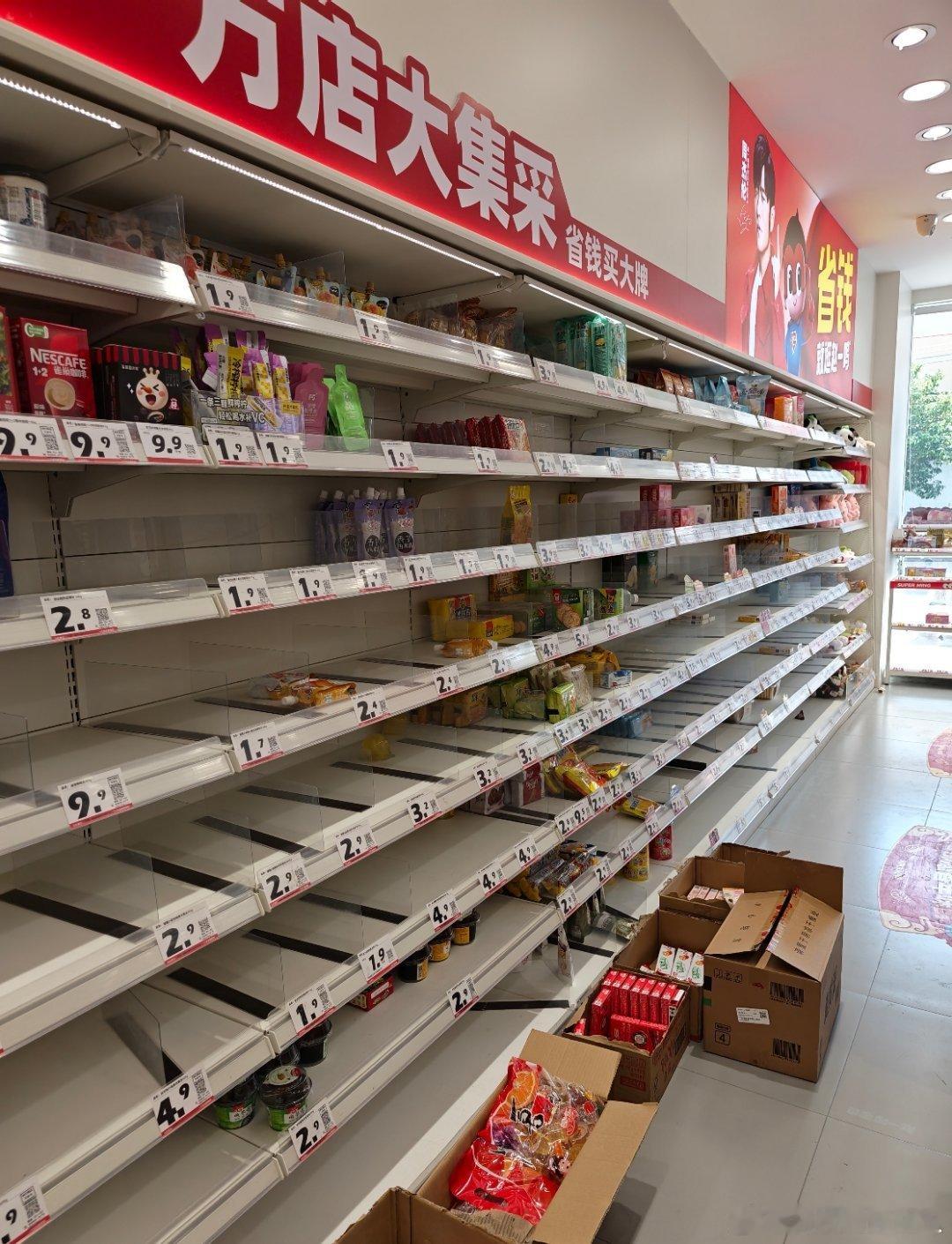 除夕小看了农村的购买力了附近唯一一家赵一鸣零食被扫空了，太夸张了，今天应该是都收