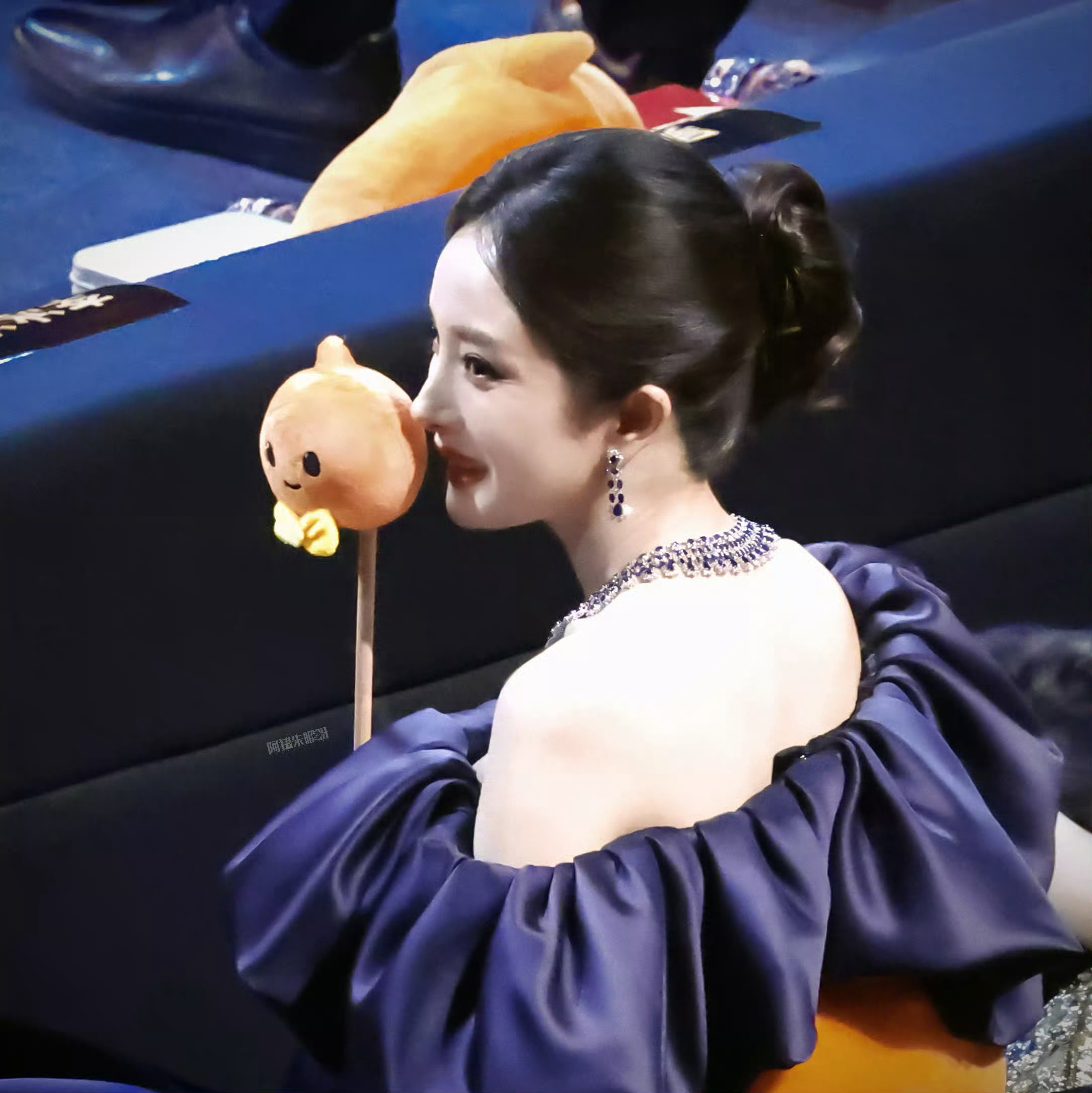 杨幂微博QUEEN 果然是我最爱的最棒的杨幂，我的大幂幂，我的女王陛下，真正的q