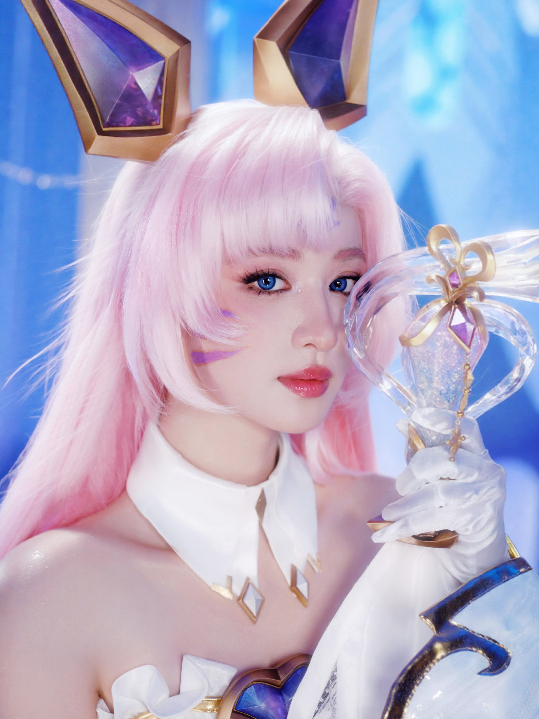 王楚然是真人版手办吧美女如云，眼福不浅，王楚然的确是个中翘楚，粉色头发仙气十足！