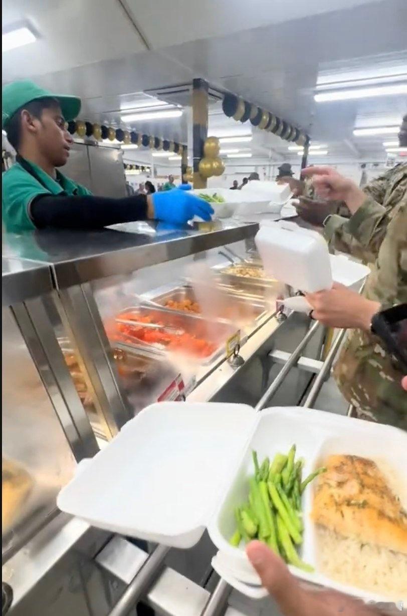 美军航母上开始供应断头饭了看来已经做好了伊朗袭击美军基地，美军直接介入伊朗局势的