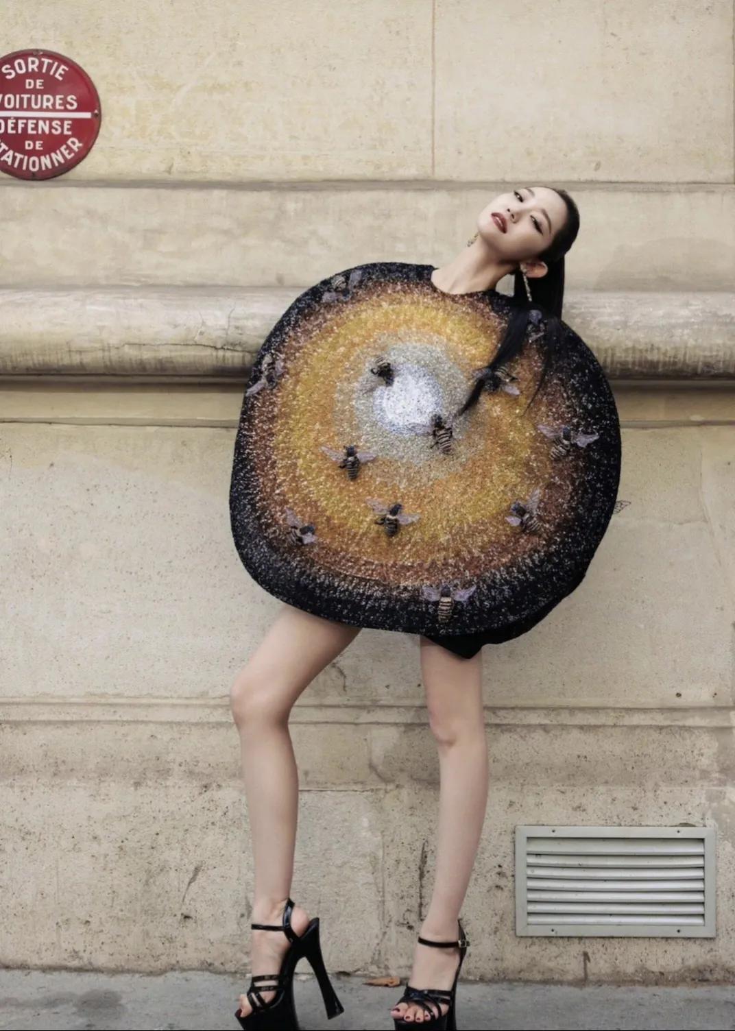 网红千惠的新造型用力过猛，本想表现像灵芝那样的东方美，结果演绎成了龟背、锅底、大