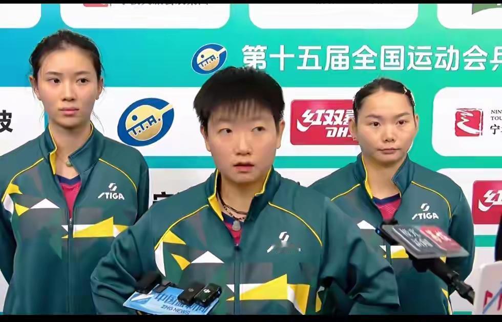 全运会最美女团：
莎莎真大鲨
率领女乒顶呱呱
还有战将何卓佳
含着泪水把委屈咽下