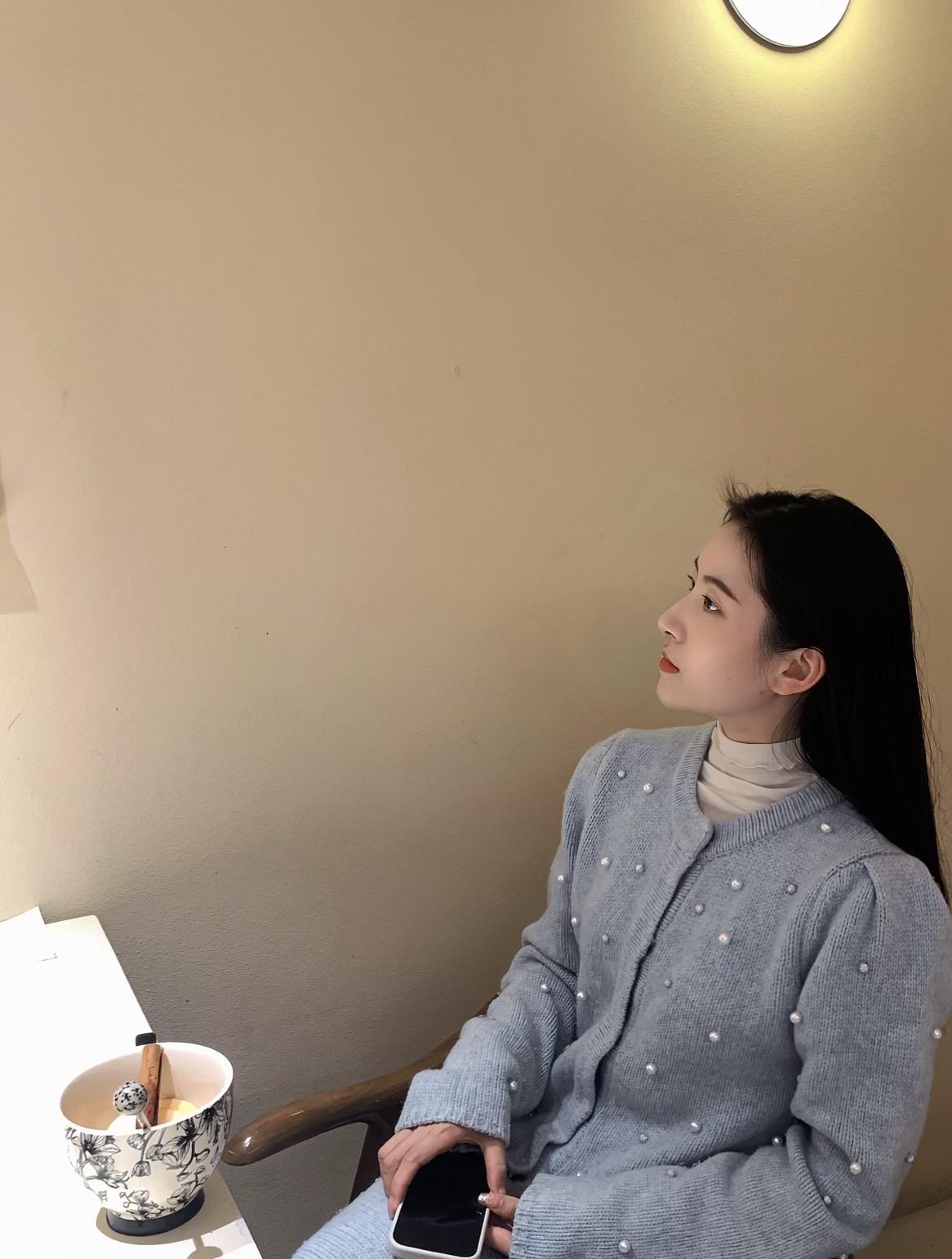 做了一个很长的梦，梦里我也剃了头出家了。