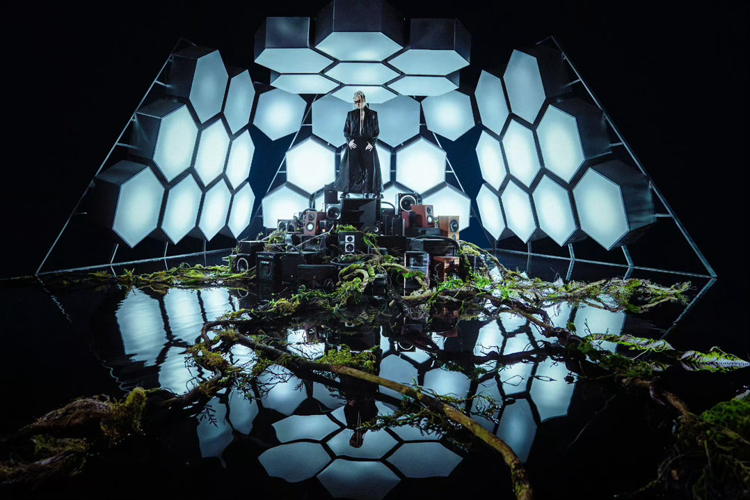 谢霆锋我跟可爱没关系 谢霆锋一本正经解释“这是赛博朋克不是书包”的时候，脑子里已