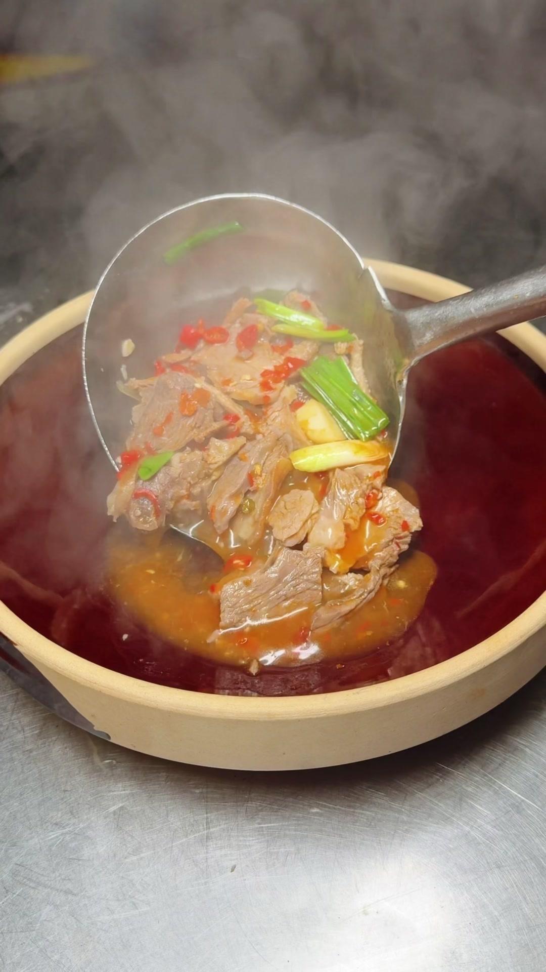 天冷吃羊肉，这做法绝了！🍲湘潭马家河羊肉家常做法，学会不用下饭店！
新鲜羊肉冷