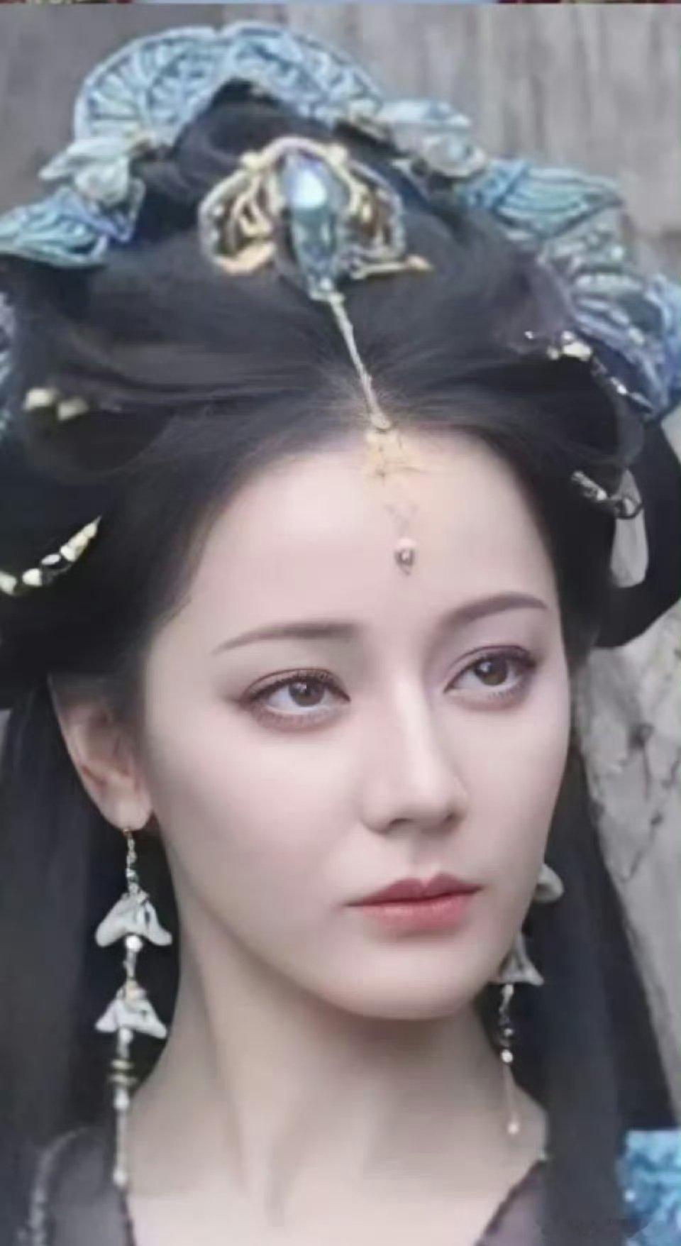 迪丽热巴的怼脸 看起来如何 ​​​