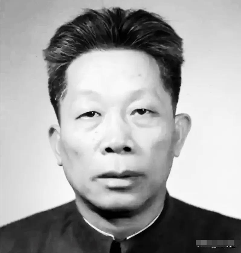 1957年他被撤职，当处分决定送到中央毛主席大怒：“他对党是有功的。”


这个