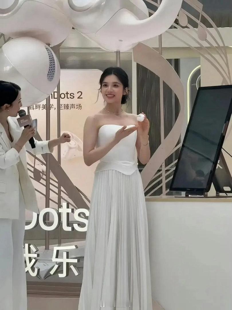 三姐妹手拉手去健身房吧 