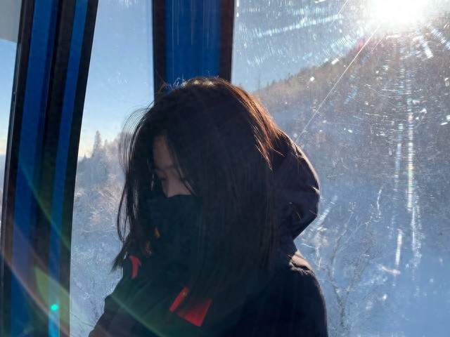 李亚鹏自曝，李嫣除了英语全不及格，一年百万学费换来什么