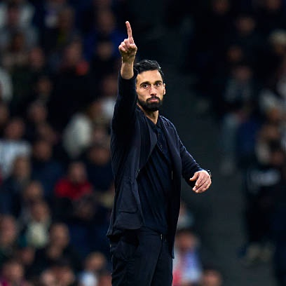 阿韦洛亚有一个计划，那就是让他的进攻球员不必回防支援。这可能会适得其反，因为安切